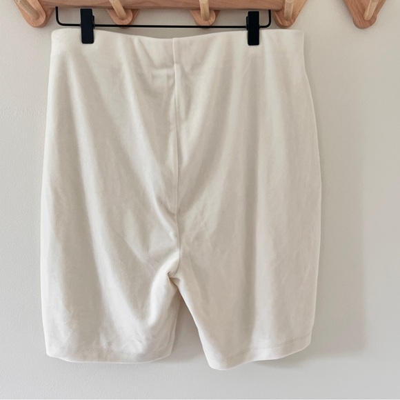 Juicy Couture Cream Velour Bike Shorts - XL - NWT - Picture 3 of 9